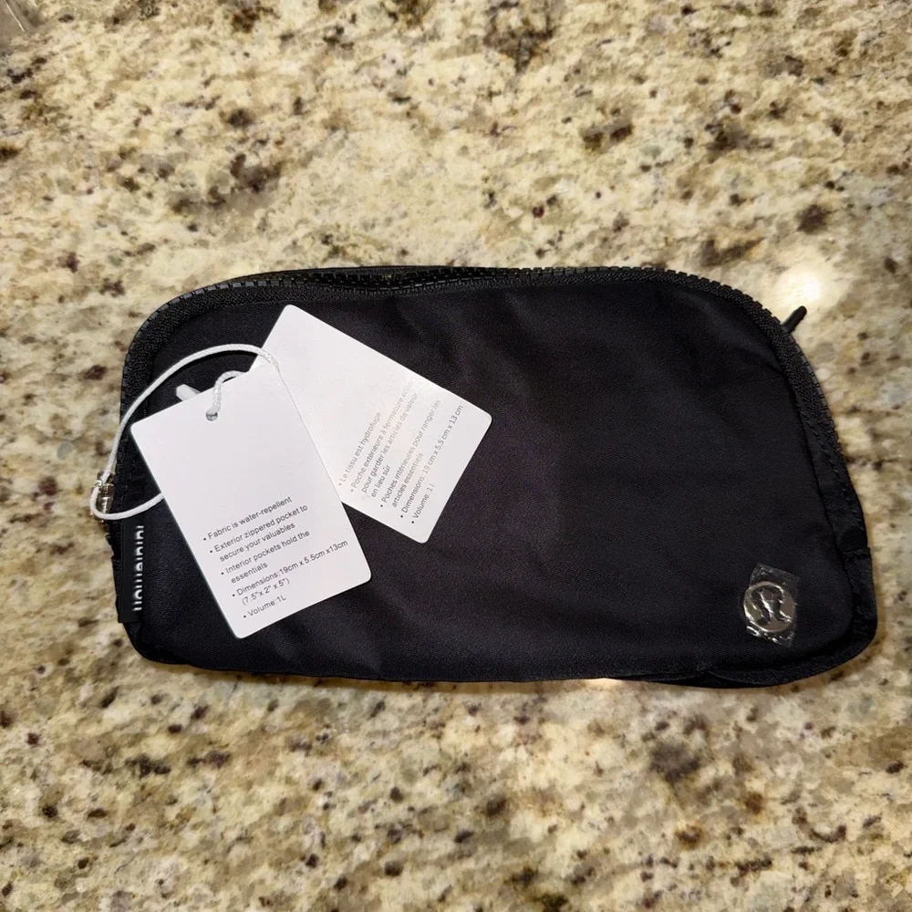 dimensions lululemon belt bag Everywhere 1L (True Navy) The Lululemon Belt Bag Is